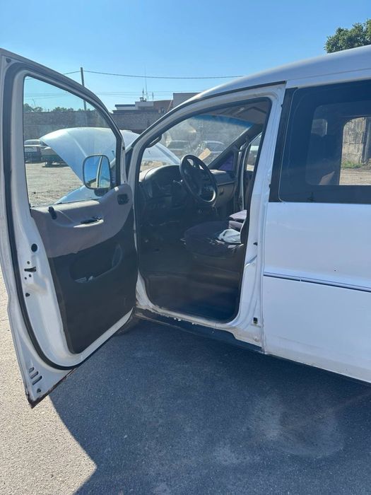 Продам бусик в доброму стані ,сів поїхав.