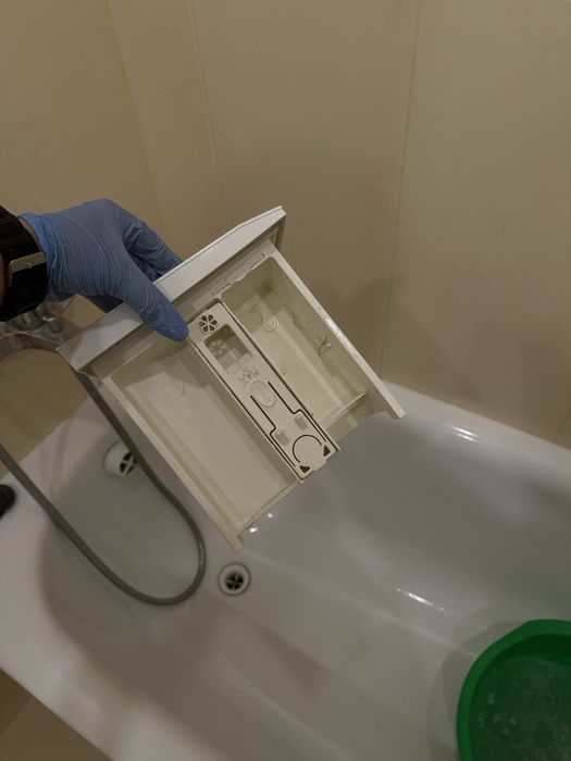 Прибирання, хімчистка, клінінг, миття вікон