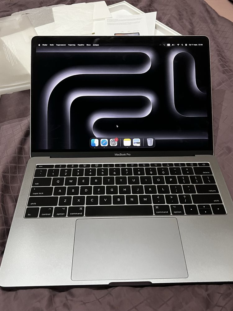 MacBook Pro 13 2017 8/256 ідеальний стан