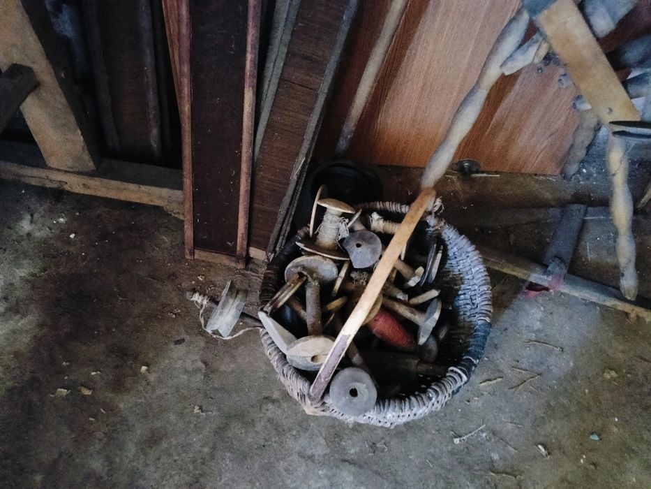 Starocie kufer, oficerki, kołowrotek