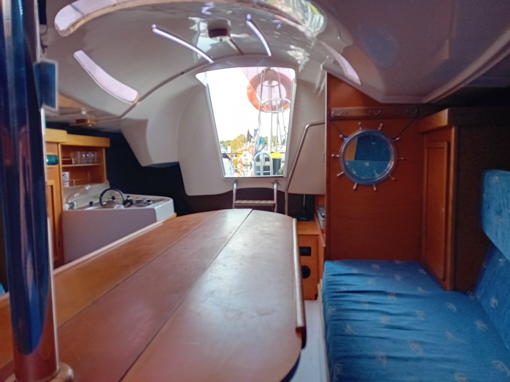 Jacht żaglowy twister 780