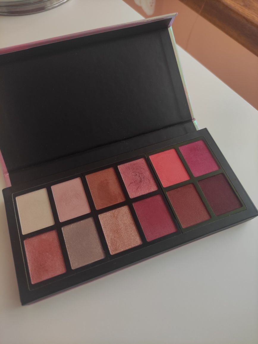 Makeup Revolution I Heart Revolution Angel Heart Eyeshadow Palette pal