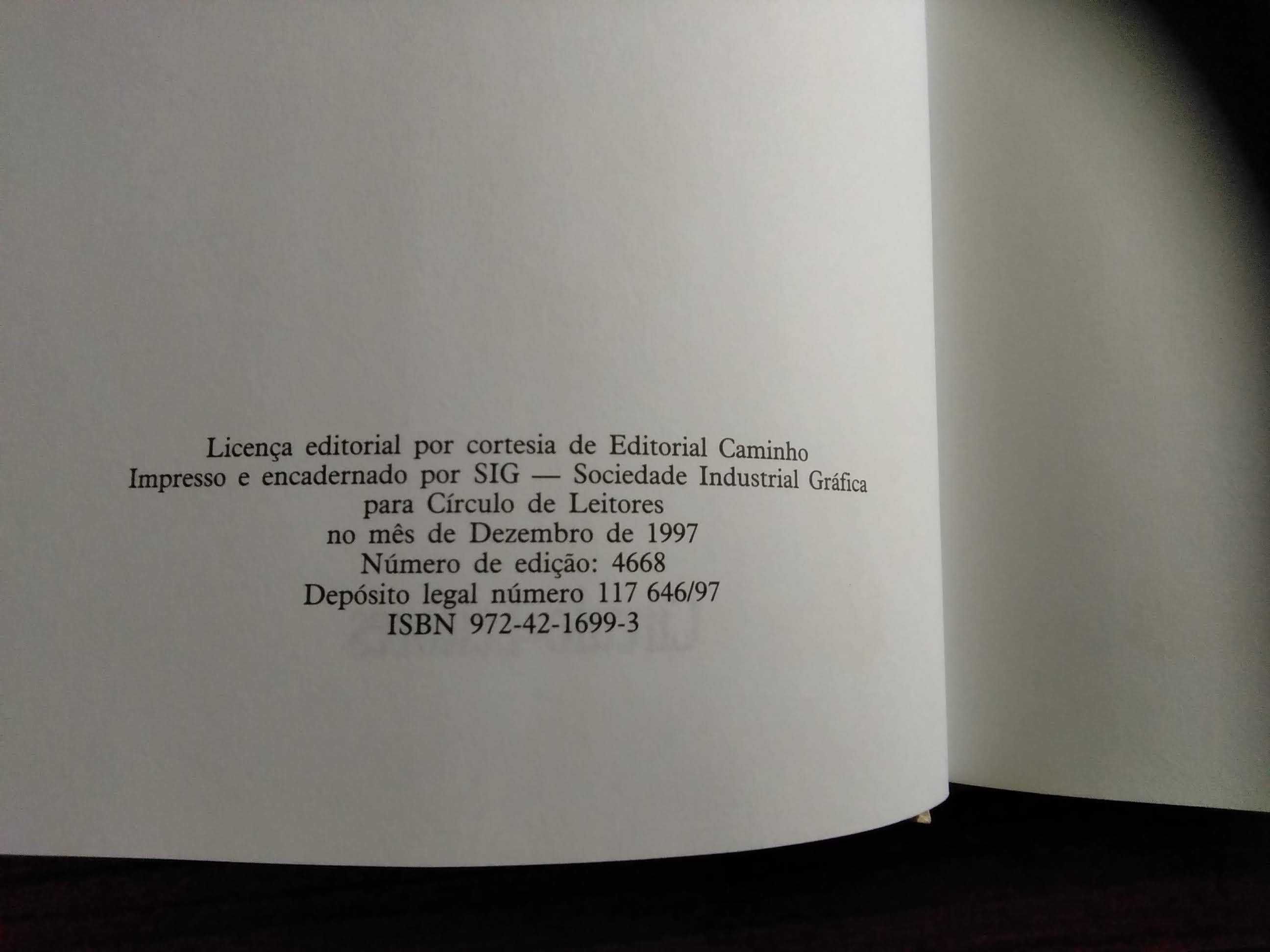 "Todos os nomes" de José Saramago