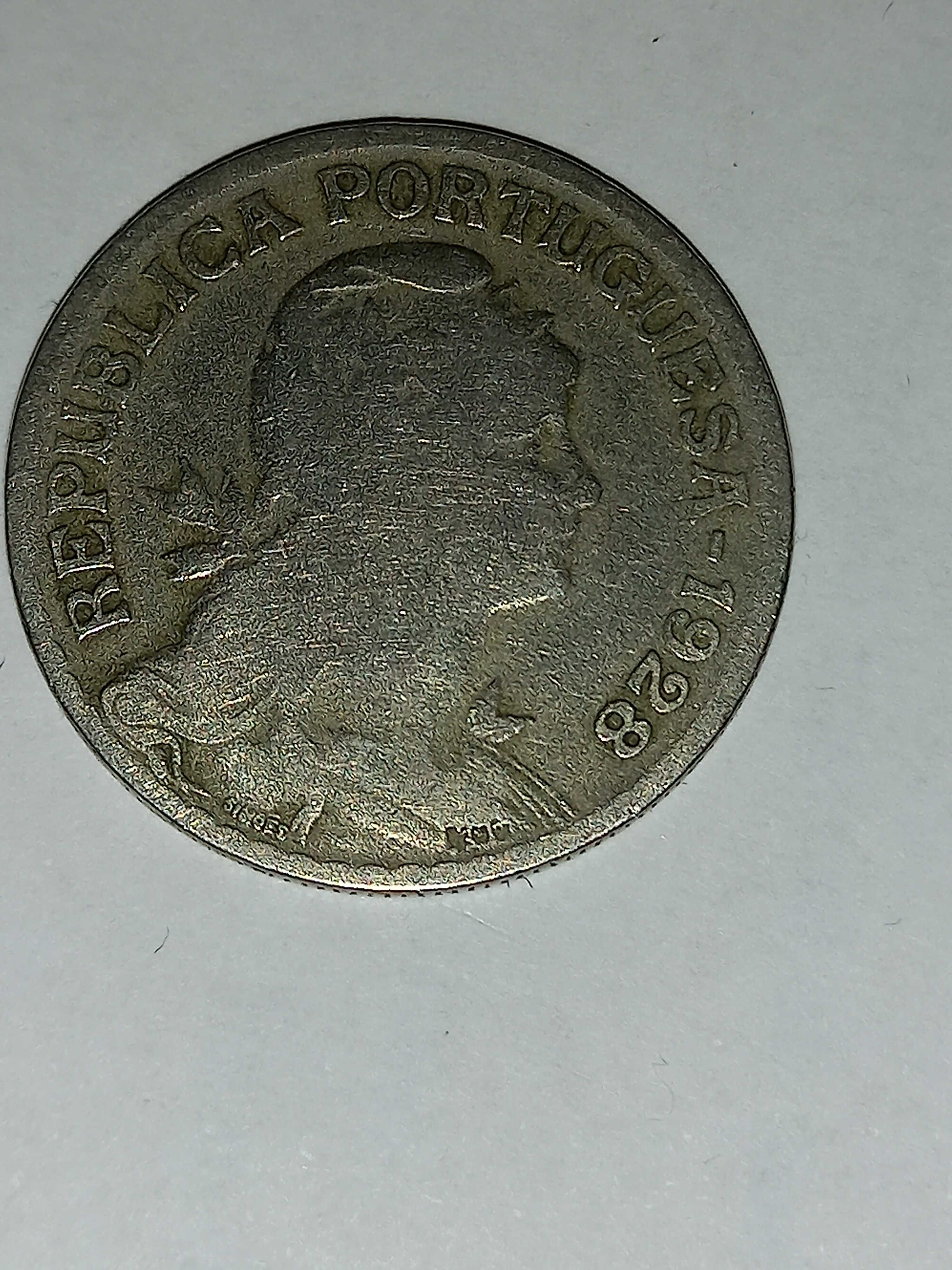 Moedas Antigas de 1 escudo e 50 centavos