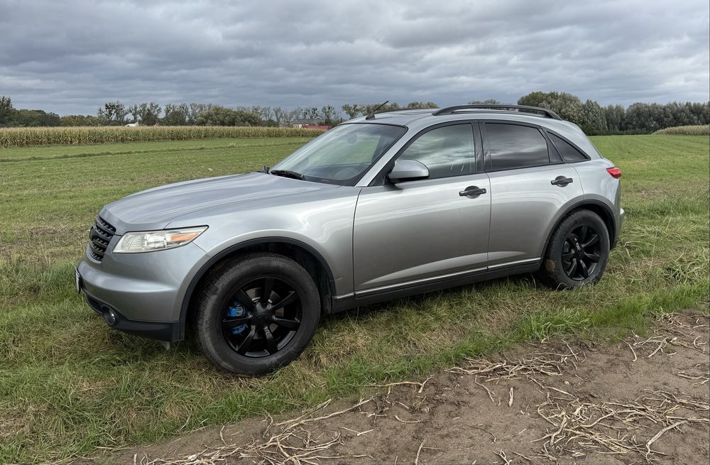 Infiniti FX35.