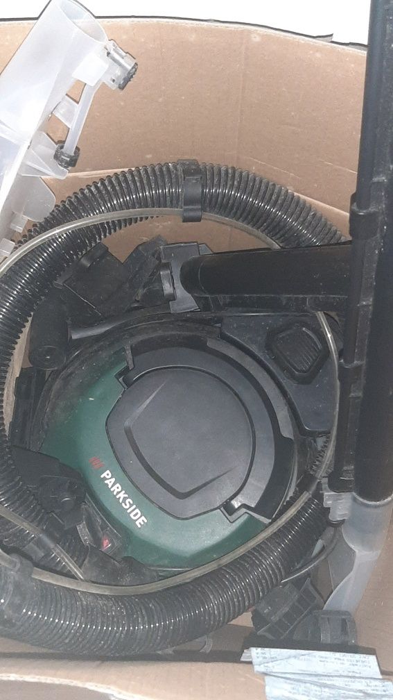 Aspirador aspira e lava