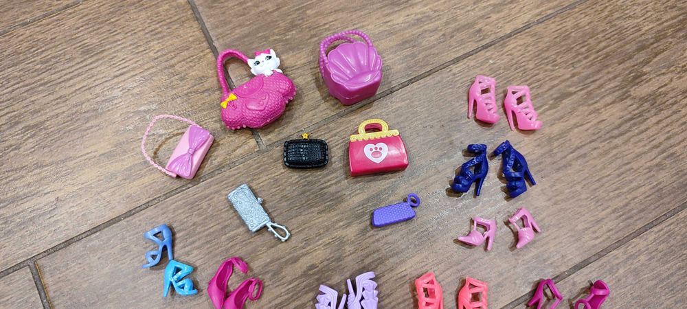 Buty i torebki dla lalek Barbie, 20 sztuk