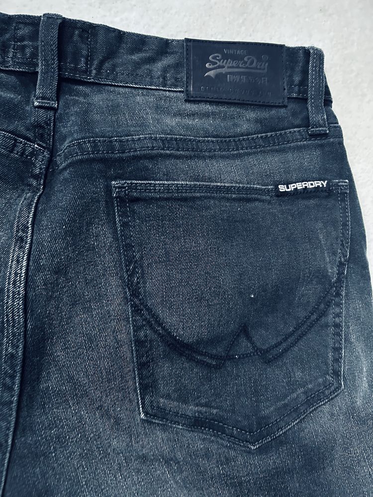 SuperDry spodnie jeansowe markowe granat czarne logowane