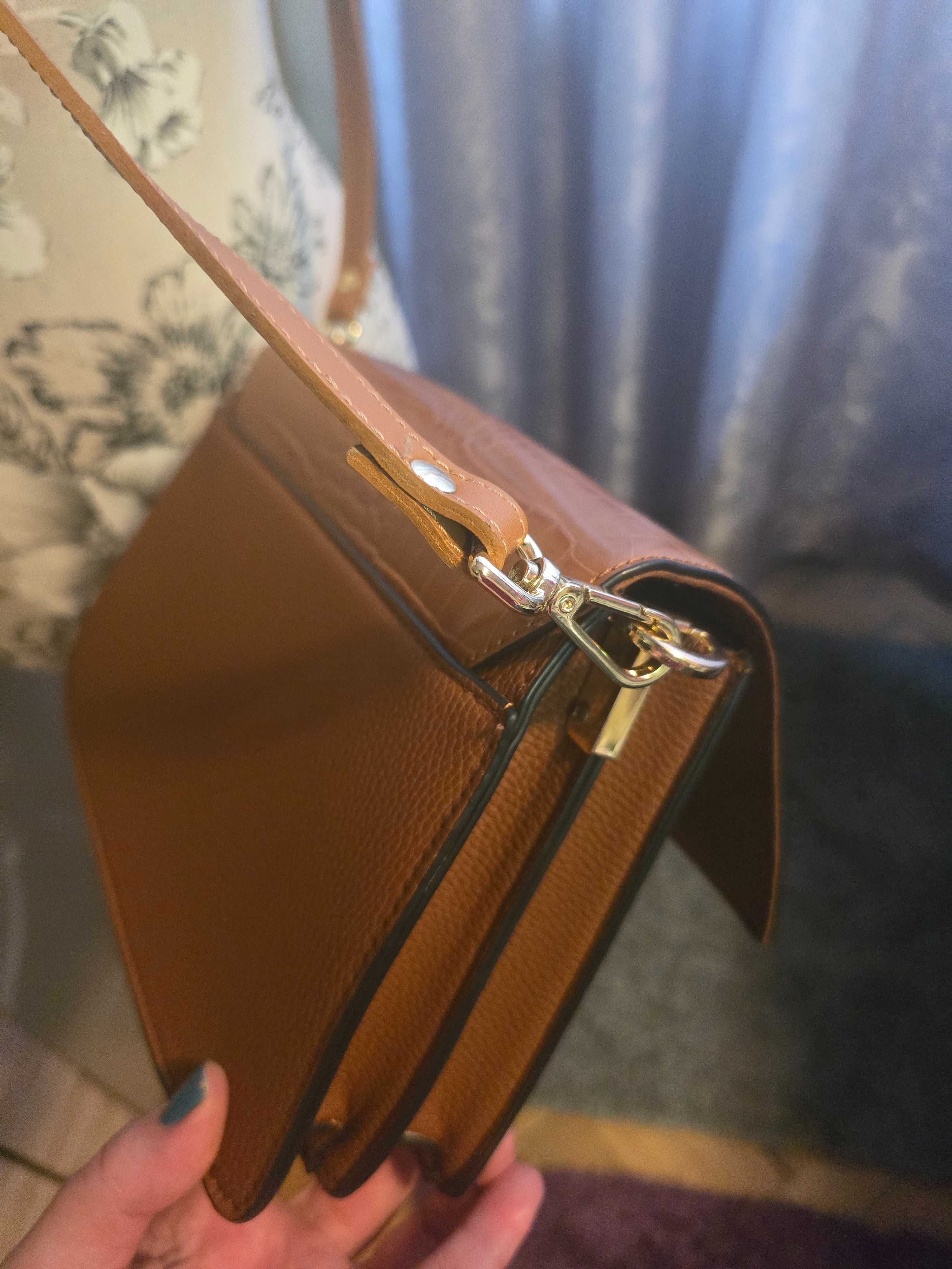 Torebka Stradivarius ze skórzanym paskiem