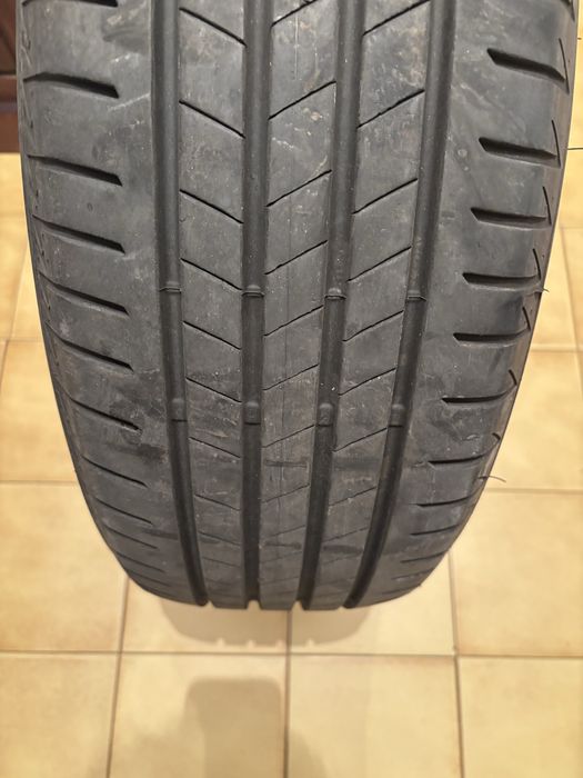 Opona Brigestone Turanaza 215/60 r17 96h