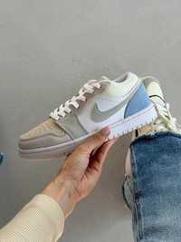 Жіночі кросівки Nіке Air Jordan 1 Low сірий з білим блакитним J0024