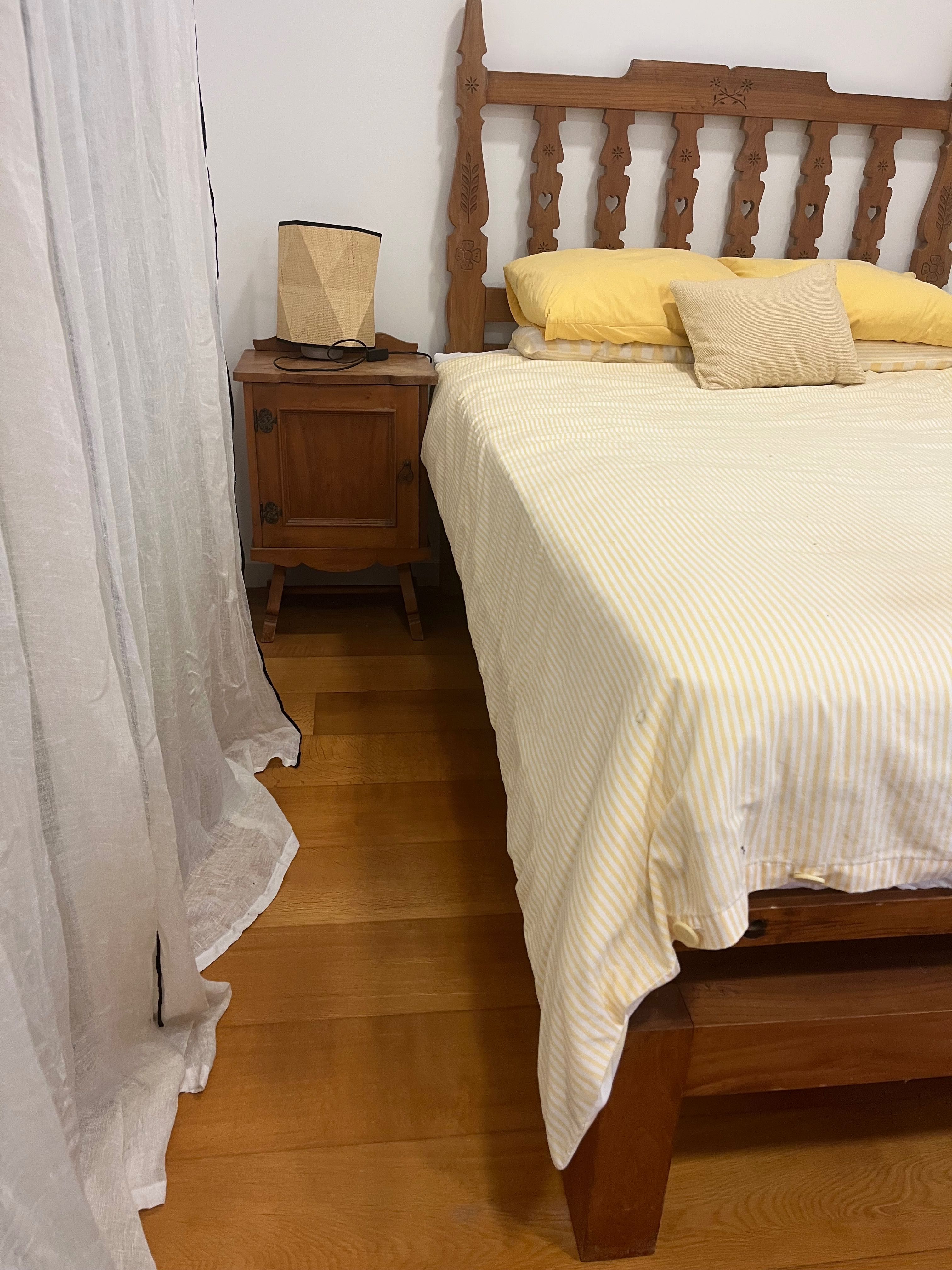Conjunto Quarto Casal | Cama + Colchão + Cómoda + Mesa de Cabeceira