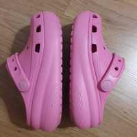 Crocs cor de rosa