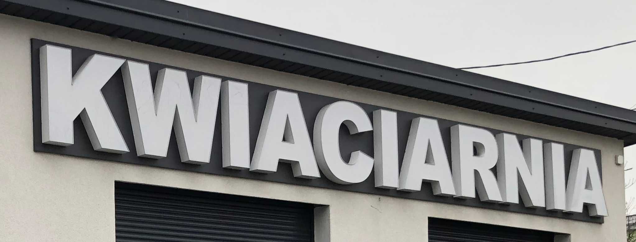 Szyld baner reklama dibond KWIACIARNIA duże podświetlane litery.