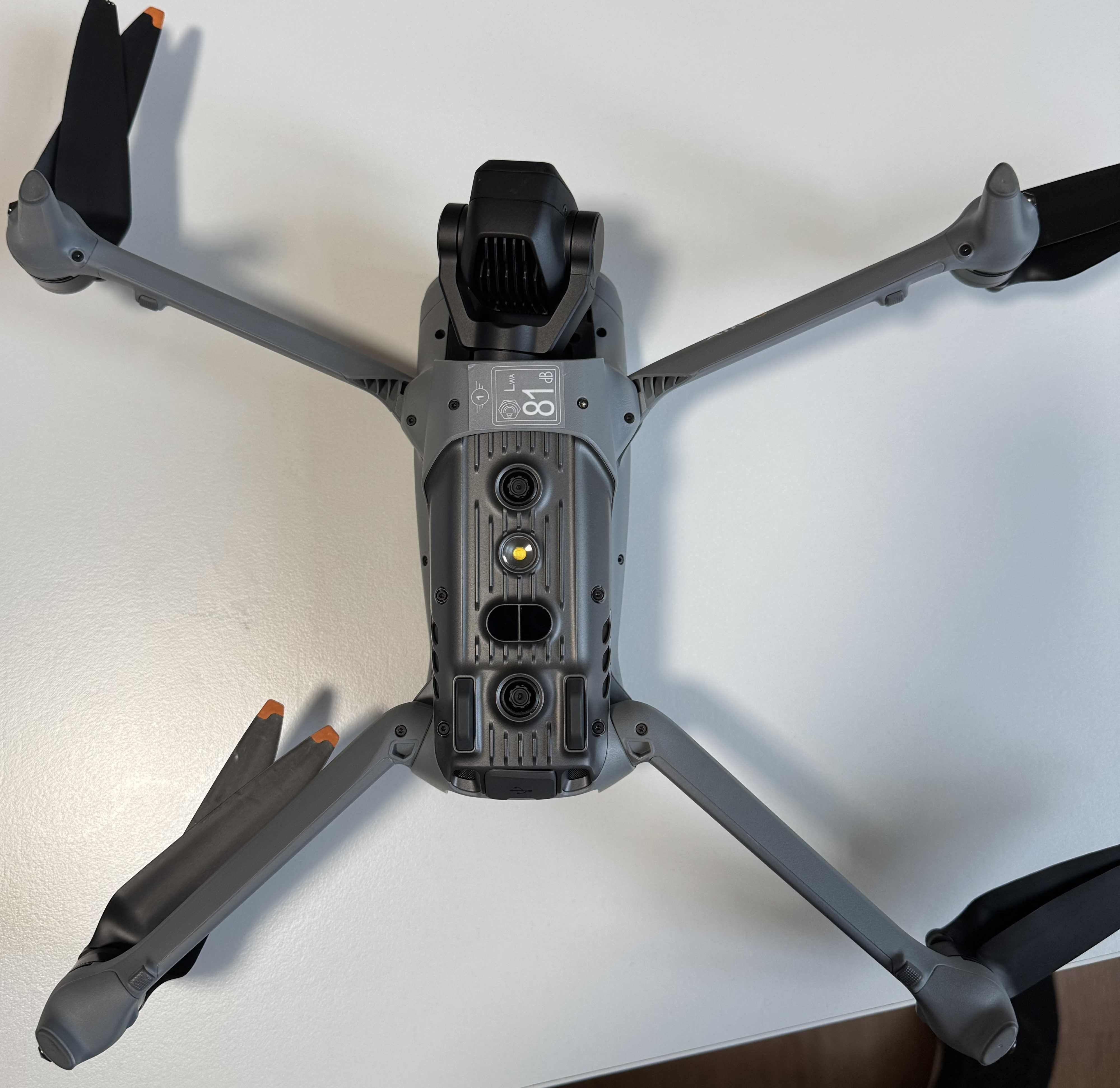 Квадрокоптер DJI Air 3 combo