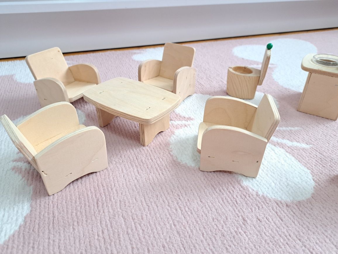 Zestaw dużych ręcznie robionych mebli drewnianych do domku dla lalek
