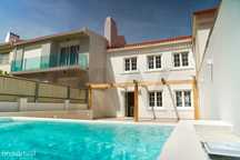 Moradia em Banda T2 + 1 | Remodelada com Jardim e Piscina na Penha de