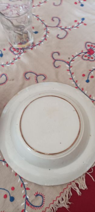 Prato antigo de imitação de um desenho chinês