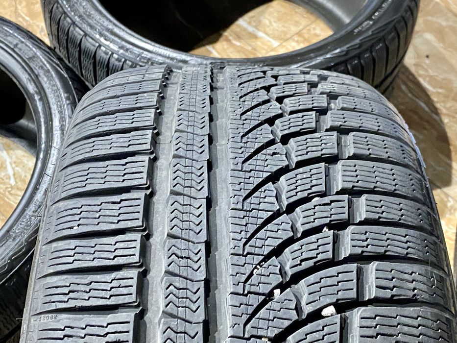 Продам комплект зимової гуми 255/35 285/30 R19 Nokian WR A4