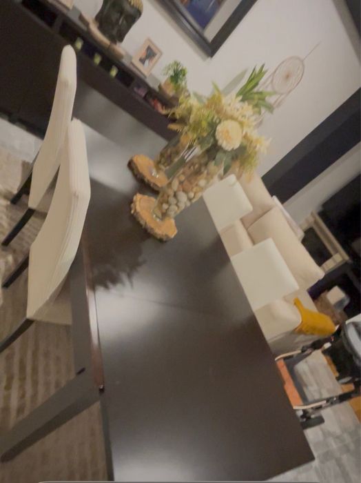 Mesa de sala extensivel e 4 cadeiras