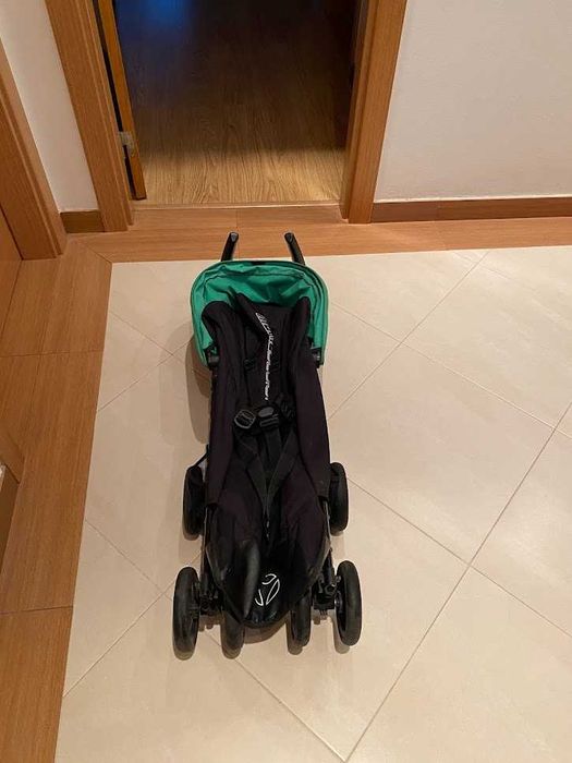 Carrinho passeio Pliko Mini Momodesign - Preto/verde (como novo)
