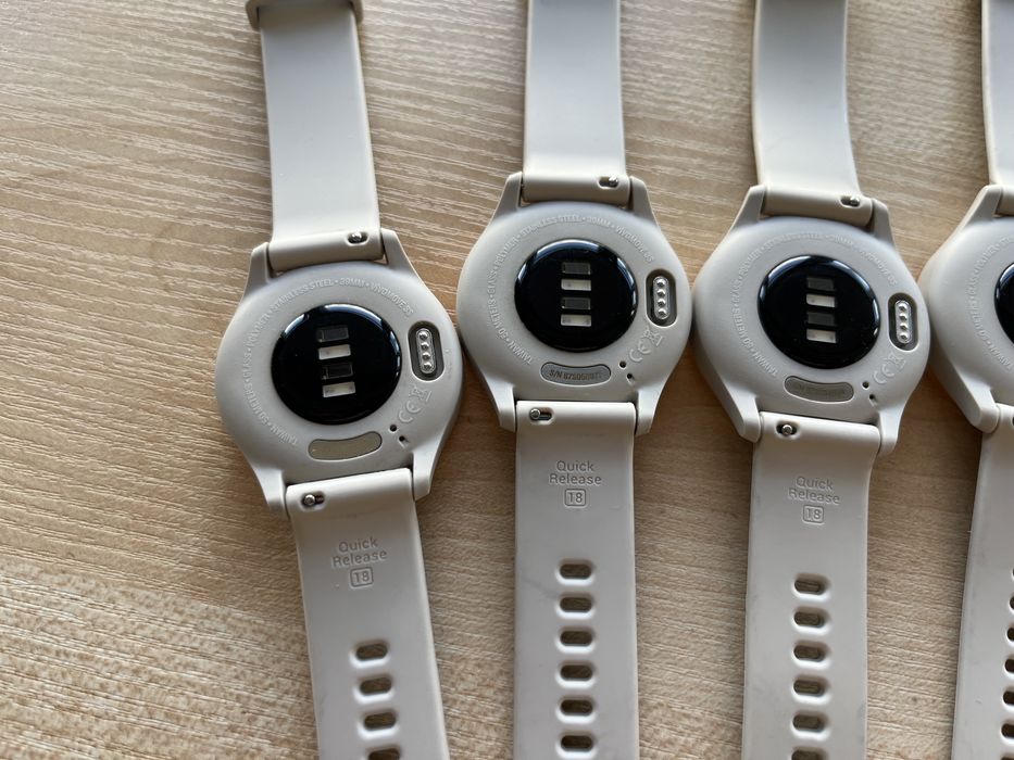 Смарт-годинник Garmin Vivomove 3S