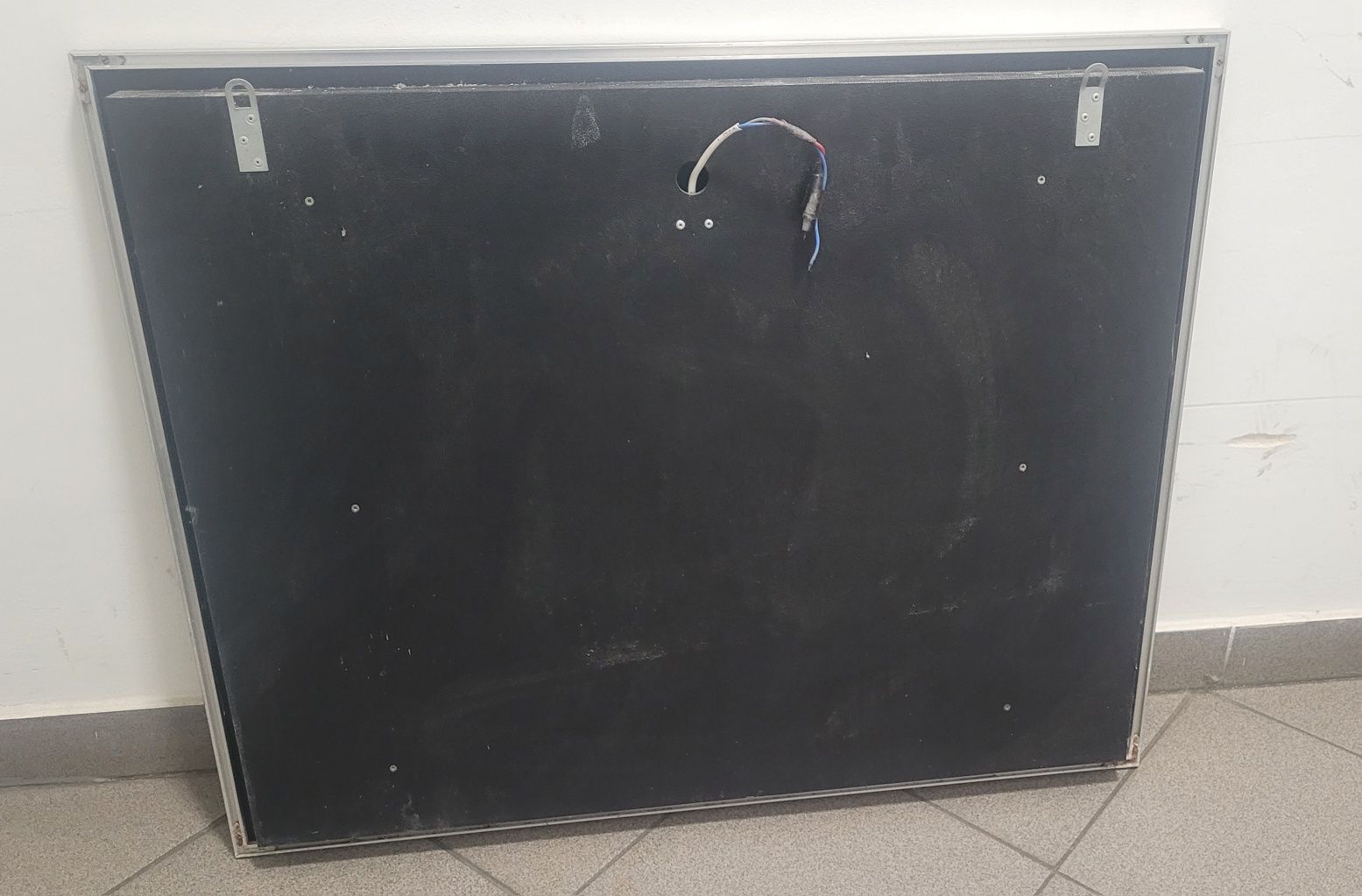 Lustro łazienkowe podświetlane LED