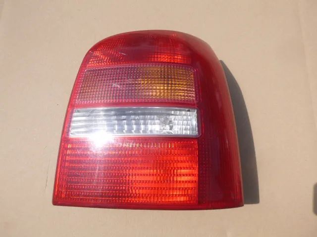 LAMPA PRAWY TYŁ PRAWA TYLNA AUDI A4 B5 KOMBI LIFT 99-01