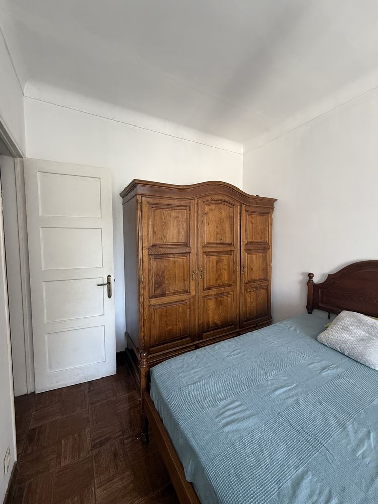 QUARTO amplo 2 camas casaln c/s filho em Olival Basto