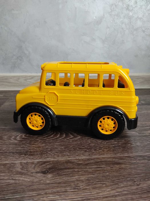 Детский  игрушечный автобус