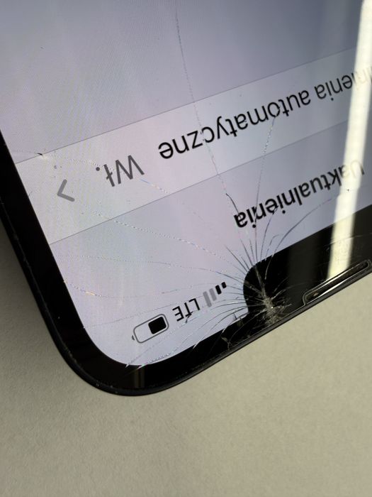 Zbity oryginlany wyświetlacz iPhone 13