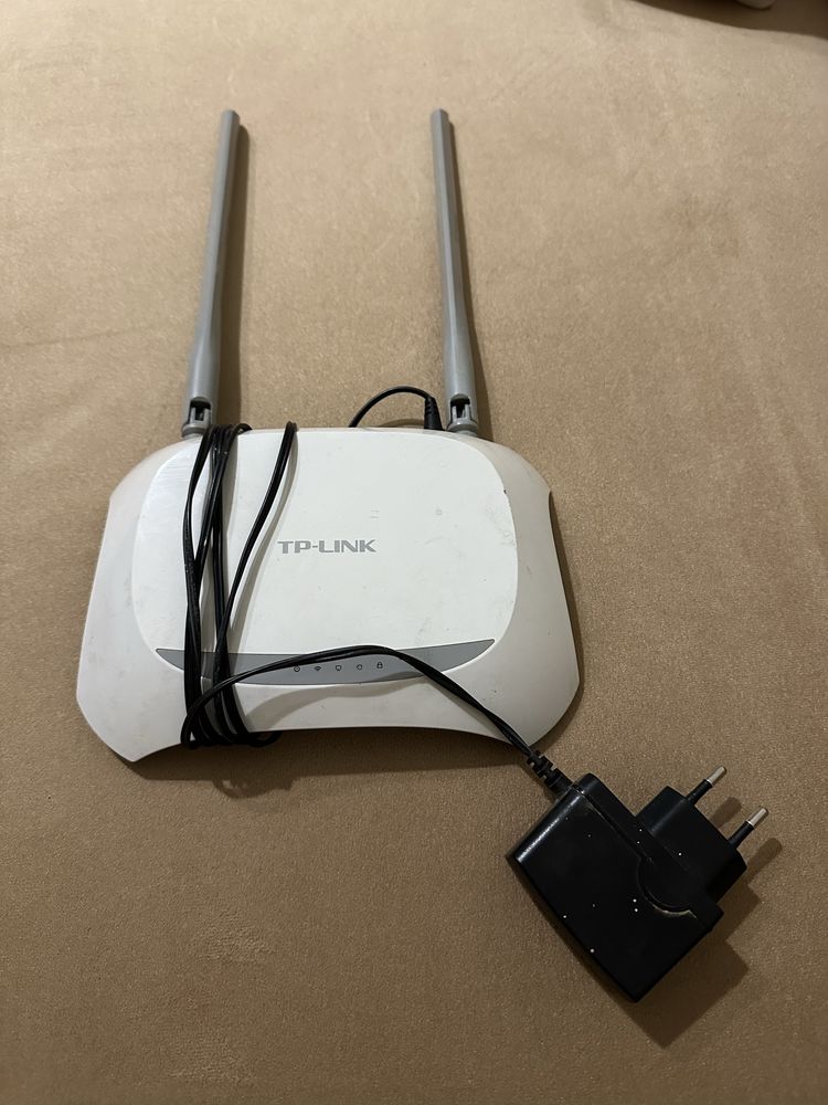 Роутер TP-LINK TL-WR840N в хорошем состоянии рабочий