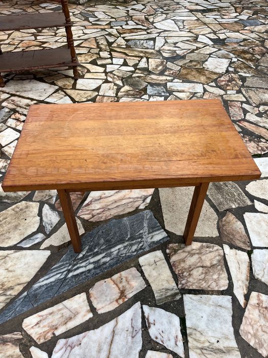 Mesa de madeira - sala de estar