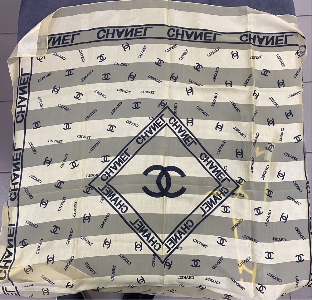 Платок от Chanel