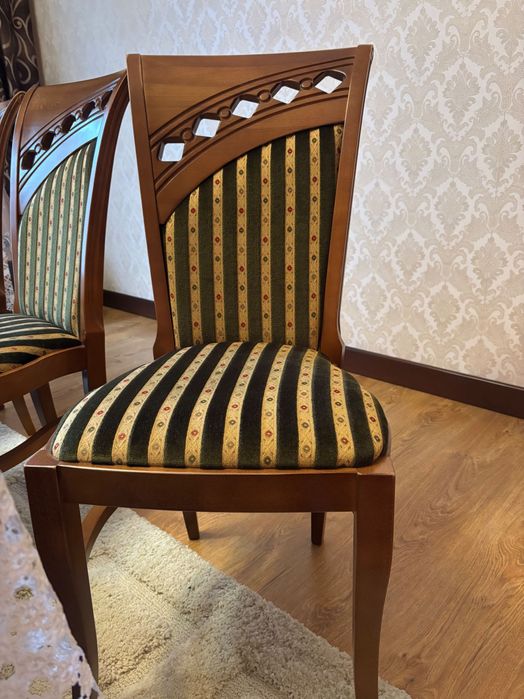 Stół ,krzesła (zestaw)