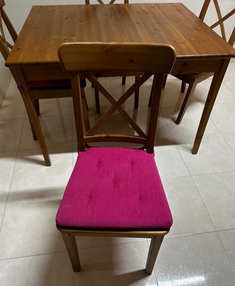 Mesa de Refeição com 4 cadeiras