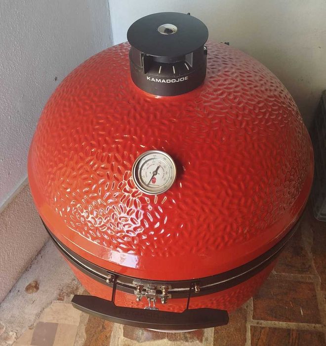 Grelhador Kamado Joe com acessórios