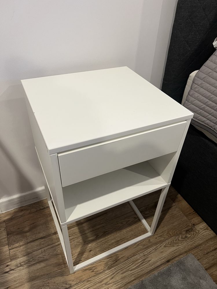 Biala szafka nocna Ikea
