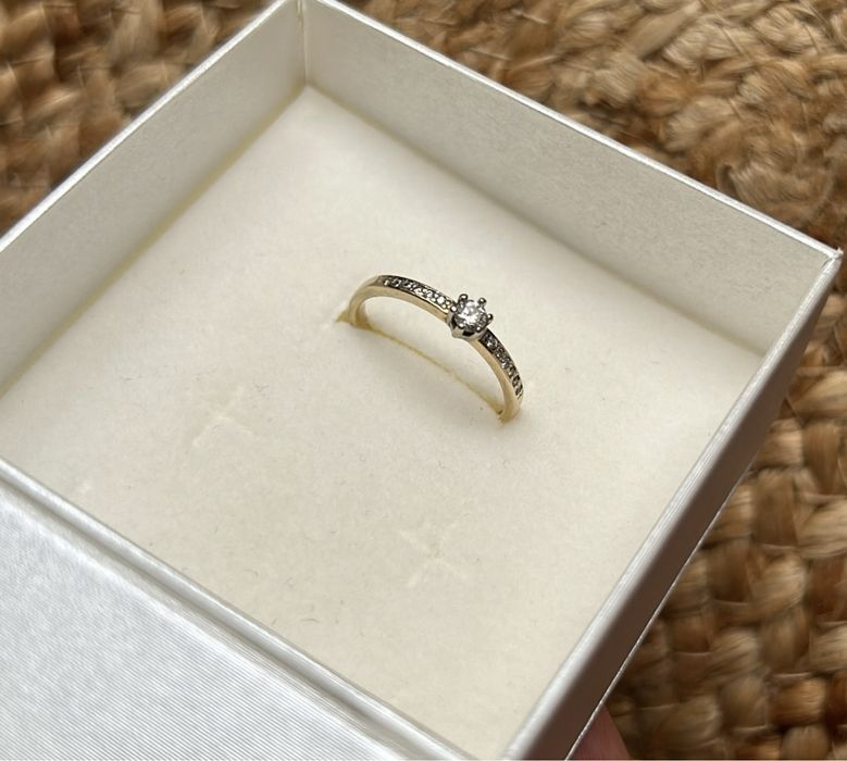 Pierścionek zaręczynowy SAVICKI złoto diament