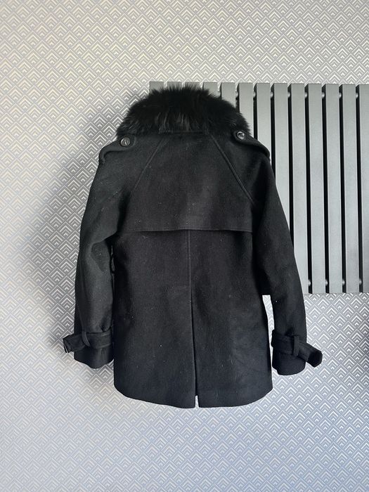 Wełniany trencz z kołnierzem z futra lisa