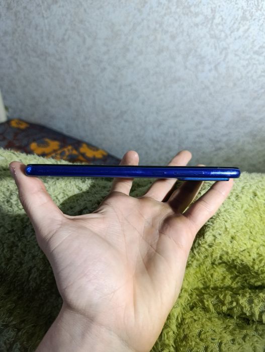 Xiaomi redmi 8T (треснут сверху но работает идеально ) батарея 5 часов