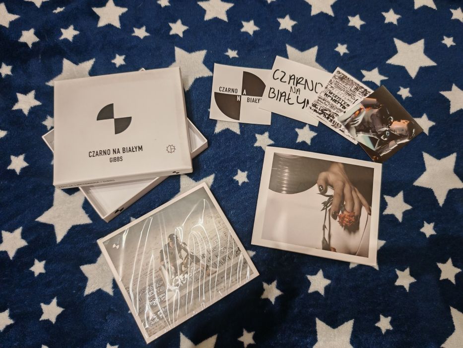 Gibbs czarno na białym premium box z wlepami i płytą instrumental