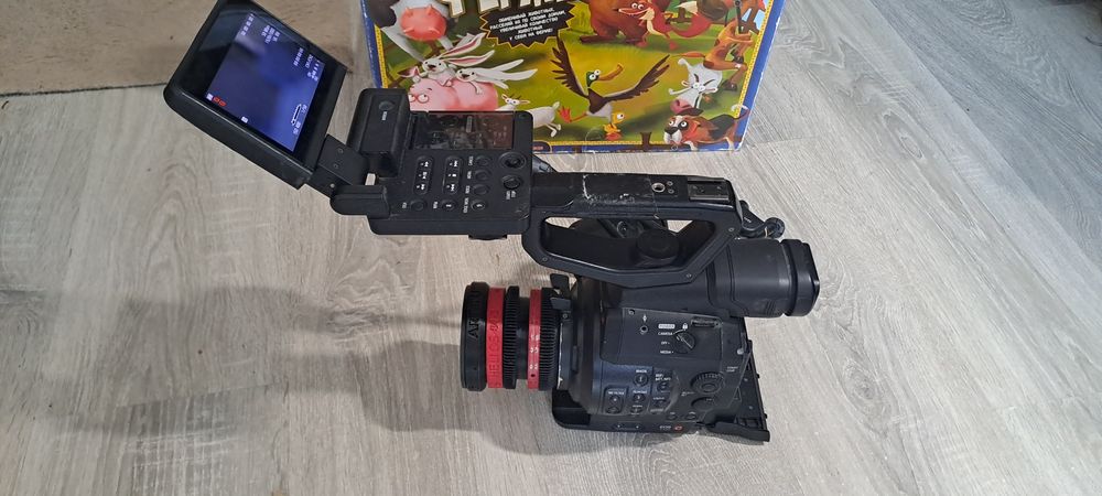 Відеокамера Canon C300 pl