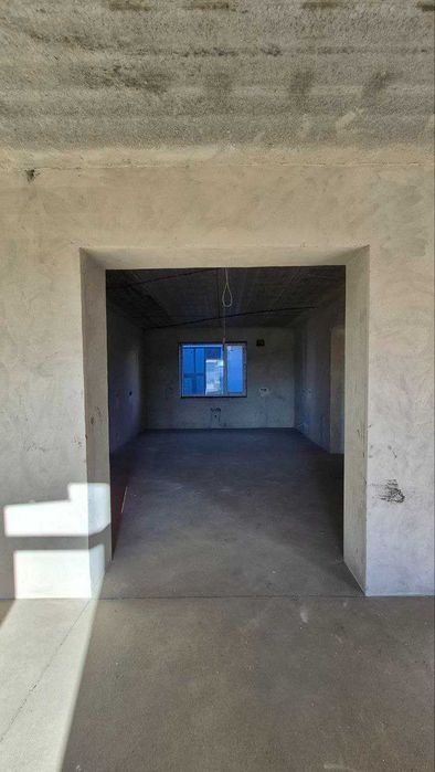 Продаж сучасного будинку в затишній локації.