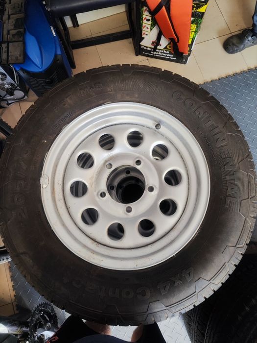 Koła zimowe  Continental 4x4 Contact 205/70R15. Suzuki
