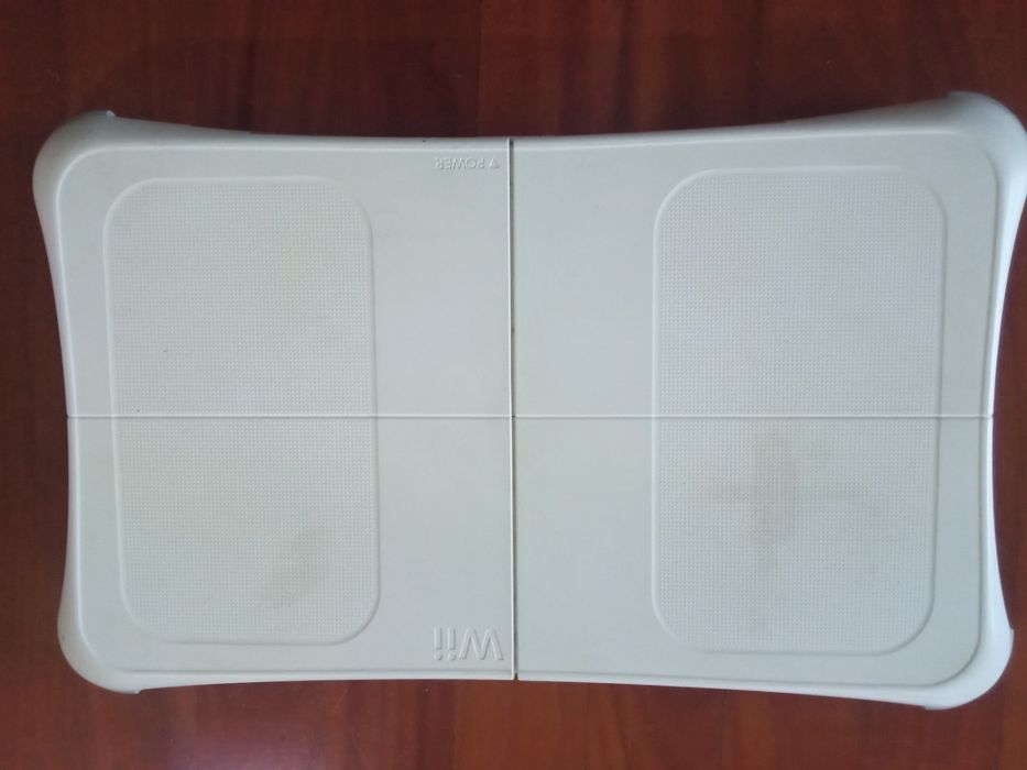 Consola Wii + balance board + jogo + comandos