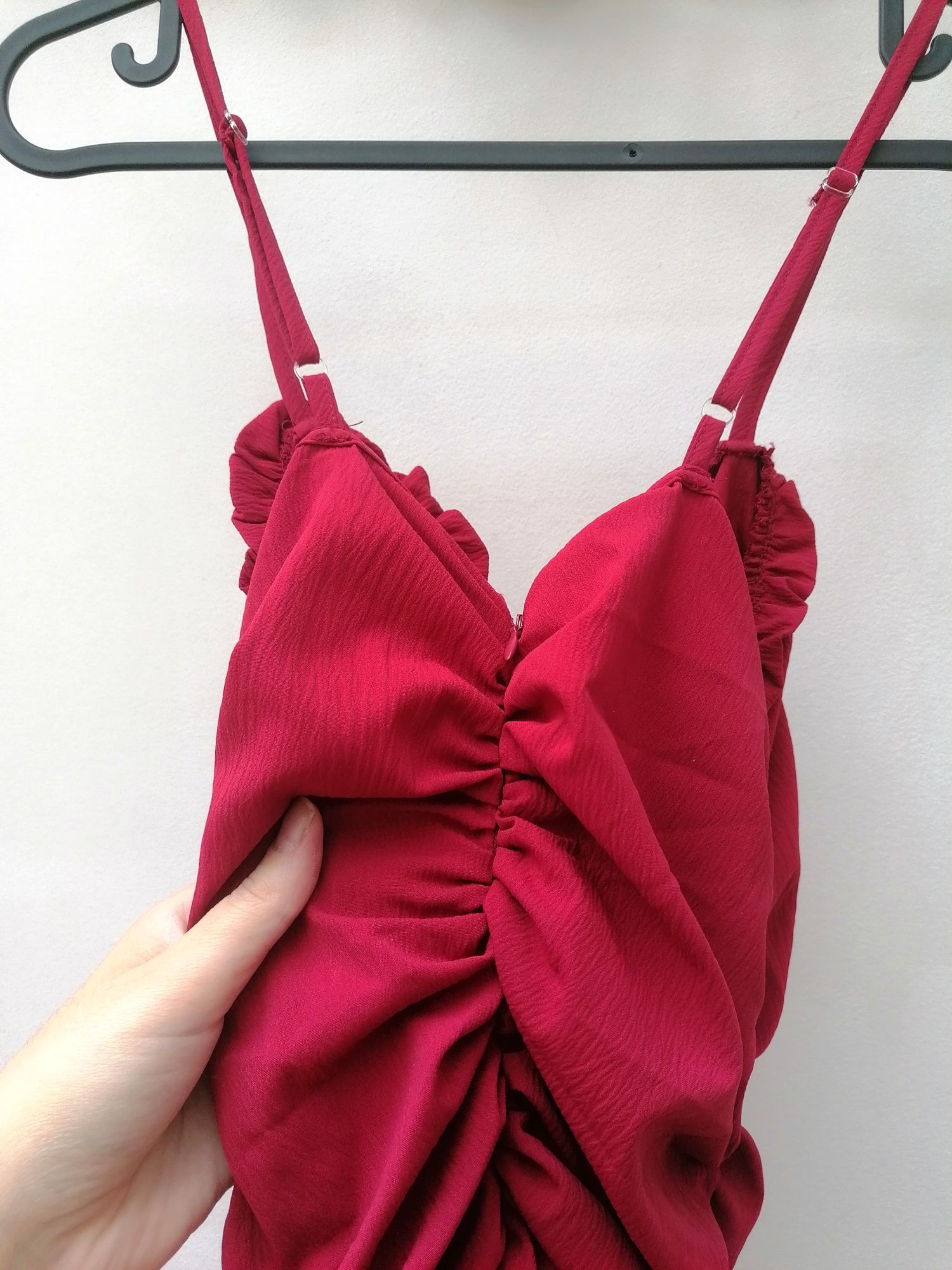 Vestido Justo Sexy e Vermelho Escuro