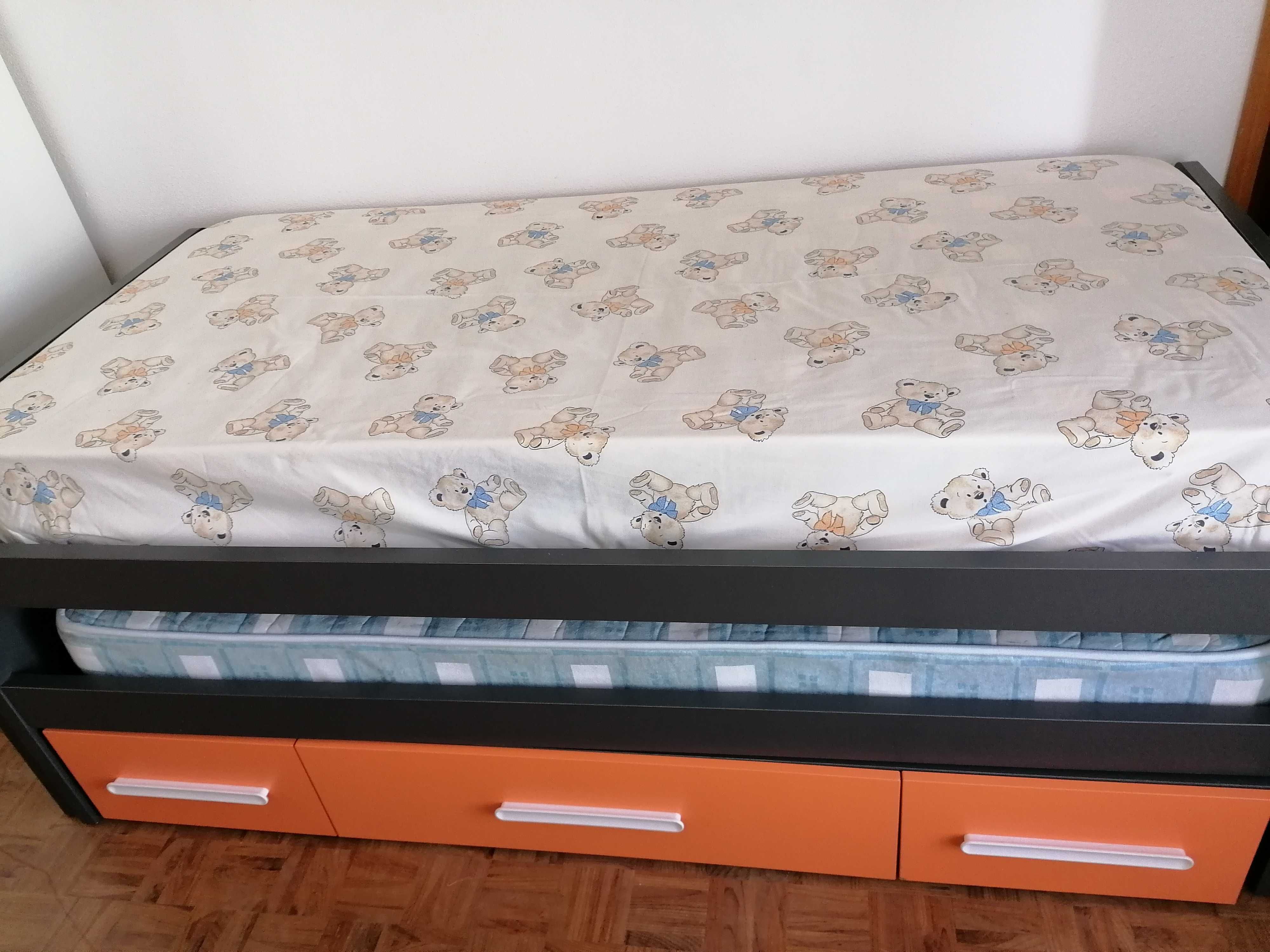 Cama dupla C/ arrumação