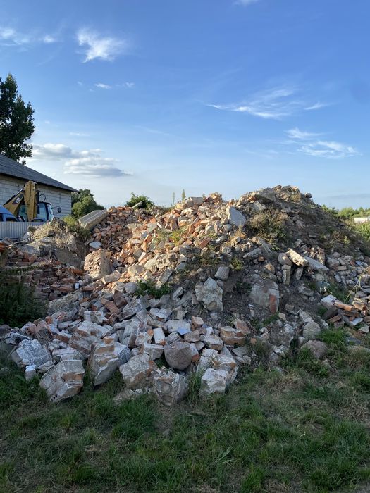 Gruz po rozbiurce budynku gospodarczego Bardzo Dużo
