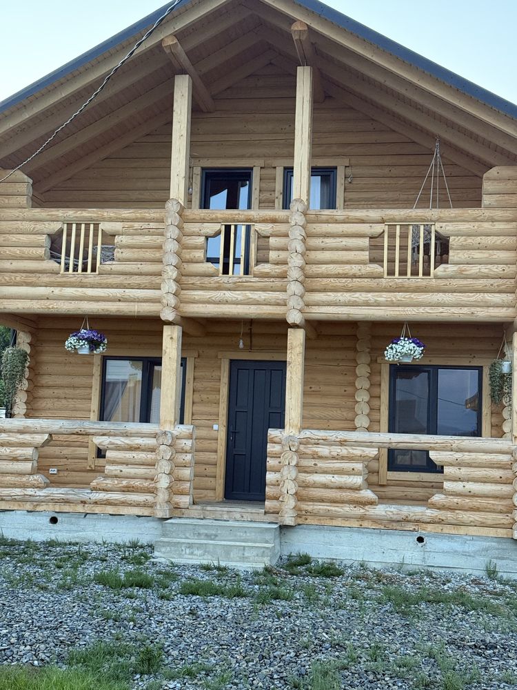 Еко- будинок з бруса серед Карпатських гір